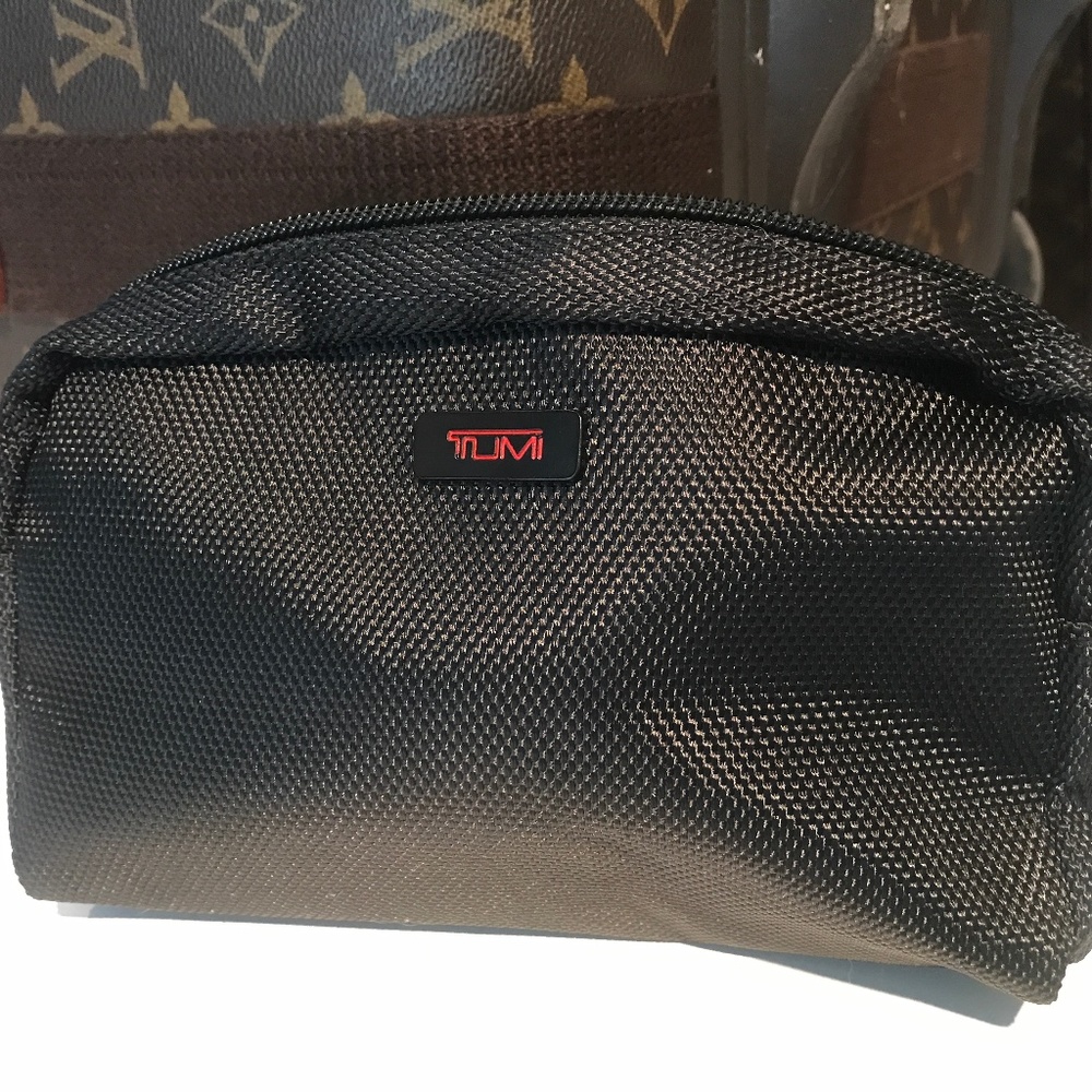 Tumi accessory bag NWOT